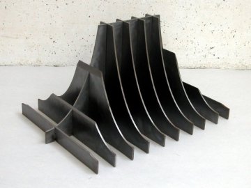 Forma de silenci bossellada 46 x 33 x 25 cms. Ferro 2004_w600_h450